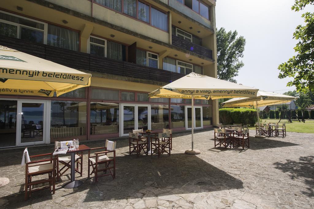 Balatonboglár Familia Hotel מראה חיצוני תמונה